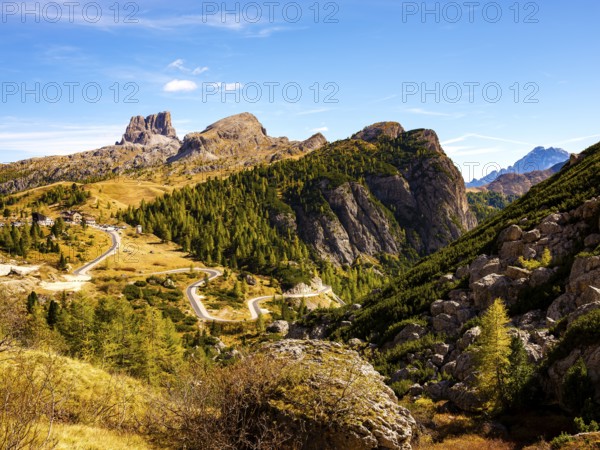 Alpine panorama above the Falzarego Pass, back Averau, right Civetta, Dolomites, Alps, Belluno province, Veneto region, Italy