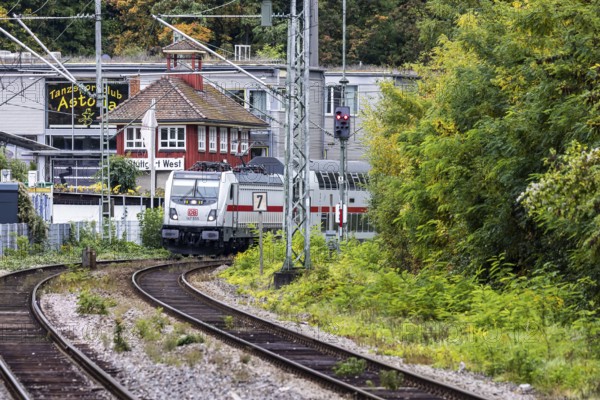 InterCity operated by Deutsche Bahn AG on the road between Stuttgart and Singen. The panoramic route through Stuttgart-West is part of the Gäu Railway. Stuttgart, Baden-Württemberg, Germany