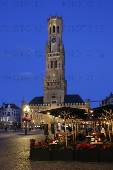 Illuminated Belfry in the historic city centre of Bruges in the evening light, Belfort and City Halls, City Halls at the Grote Markt, Market Square, UNESCO World Heritage Site, Bruges, Flanders, Belgium