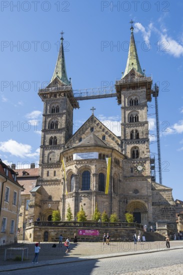 Cathedral on Cathedral Square, tourists, Old Town, UNESCO World Heritage Site, Bamberg, Upper Franconia, Franconia, Bavaria, Germany