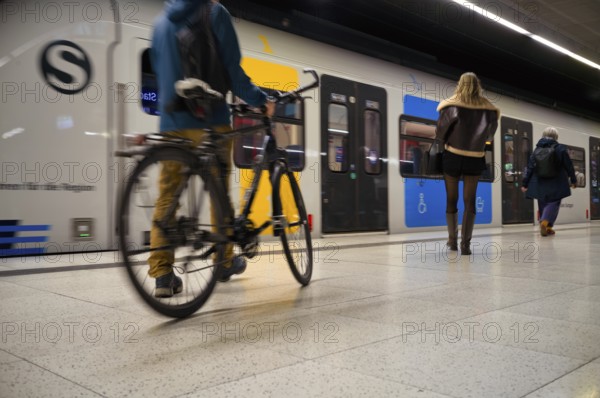 Underground incoming S-Bahn, train, class 420 iGeneration 2025, platform, travellers, passengers, bicycle, bike, stop, Stadtmitte station, public transport, movement effect, VVS, Verkehrsverbund Stuttgart, local transport, Stuttgart, Baden-Württemberg, Germany