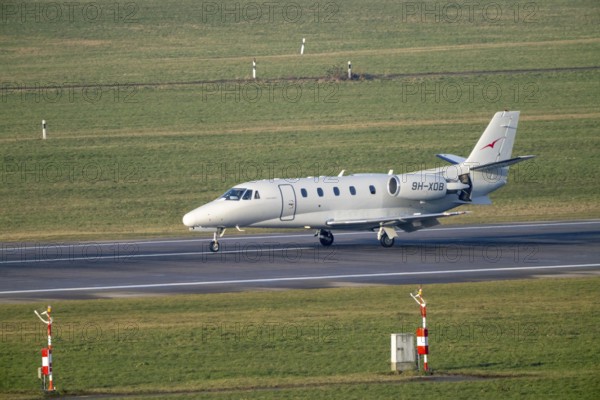 Private jet of the type Cessna Citation XLS, of the private airline Vistajet, on the taxiway, Düsseldorf Airport, North Rhine-Westphalia, Germany
