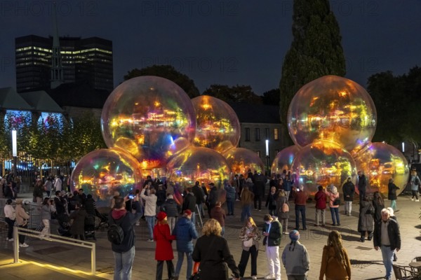 The 10th Essen Light Festival, in the city centre, second largest light art festival in Germany, light art on the Burgplatz, Evanescent light installation, by the Australian artist duo Atelier Sisu, large bubble-like spheres, with light and sound, town hall, cathedral, Essen, North Rhine-Westphalia, Germany
