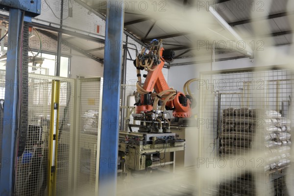 Robot stacks bags of pellets on a pallet at FIrma Energie-Mann in the Westerwald