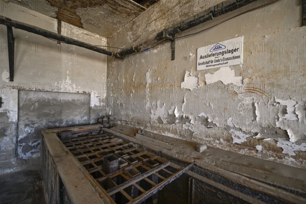 Former ice factory, interior photo, Kolmanskop, restricted diamond area, Karas region, Namibia