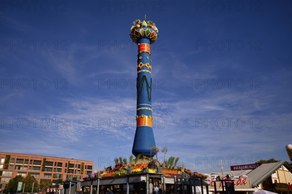 Fruit column, landmark, Cannstatter Wasen, funfair, carnival, spring festival, folk festival, Bad Cannstatt, Stuttgart, Baden-Württemberg, Germany