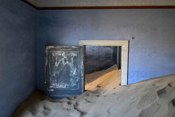 Sand mountains in a former dwelling house, interior photograph, Kolmanskop, restricted diamond area, near Lüderitz, Karas region, Namibia
