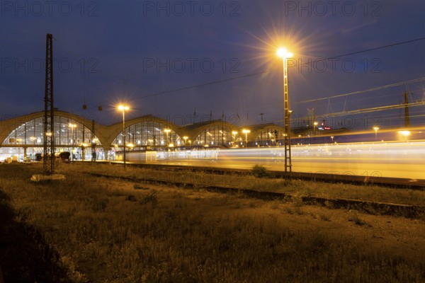 Riveted iron truss, railway, railway tracks, building, blue hour, main station, Leipzig, Saxony, Germany