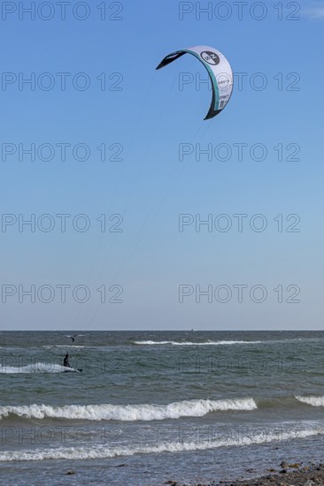Kitesurfer, Baltic Sea, Falshöft, Pommerby, Schleswig-Holstein, Germany