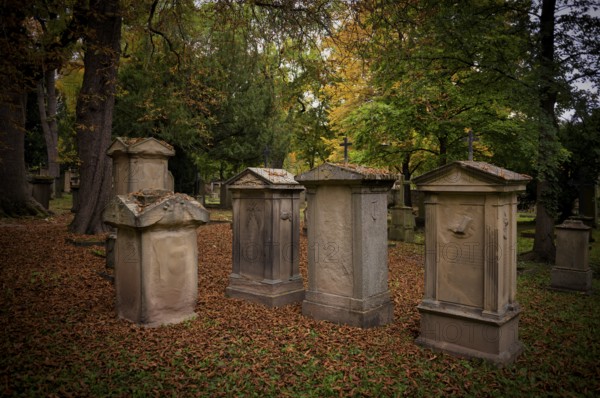 Gravestones, grave, graves, Hoppenlauf cemetery, oldest preserved cemetery in Stuttgart, autumn leaves, autumn, autumnal, Baden-Württemberg, Germany