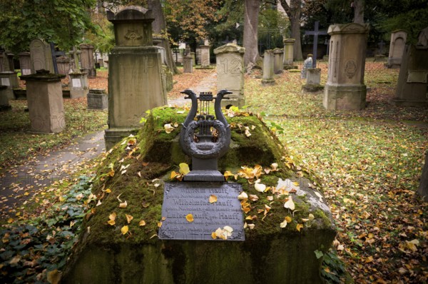 Gravestone, grave of poet and writer Wilhelm Hauff, graves, Hoppenlauf cemetery, oldest preserved cemetery in Stuttgart, autumn leaves, autumn, autumnal, Baden-Württemberg, Germany