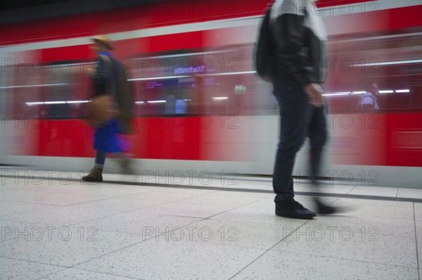 Underground arriving S-Bahn, train, class 420 in traffic red, platform, stop, Stadtmitte station, travellers, passengers, public transport, movement effect, VVS, Verkehrsverbund Stuttgart, local transport, Stuttgart, Baden-Württemberg, Germany