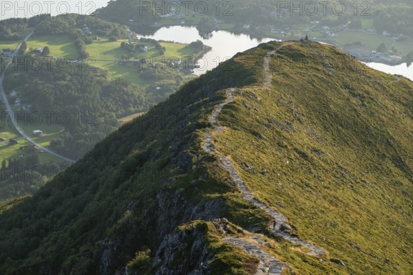 Cairn, Rørsethornet stone staircase, with 3292 steps one of the longest continuous stone staircases in the world, Sherpatreppe or Midsundtreppe or Midsundtrappene, Rørsethornet hike, Otroya or Otrøya island, Møre og Romsdal, Norway