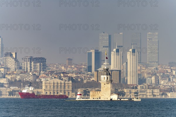 The Maiden Tower lighthouse, Leander Tower or Maiden Tower in front of the skyline of Istanbul, Turkey