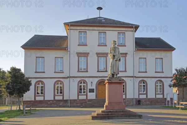 Schöffer monument at the town hall, Peter Schöffer first bookseller, publisher, entrepreneur of book printing, Schöffer monument, Schöfferplatz, Gernsheim, Hesse, Germany