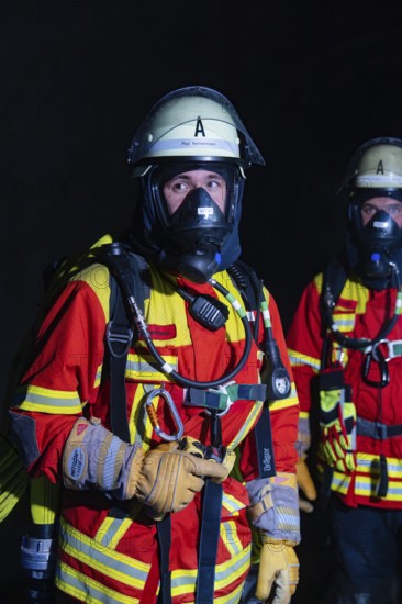 Firefighter with breathing apparatus in the dark, concentrated and ready for action, firefighting exercise in the new construction tunnel of the Hermann Hesse railway, Ostelsheim, Calw district, Germany