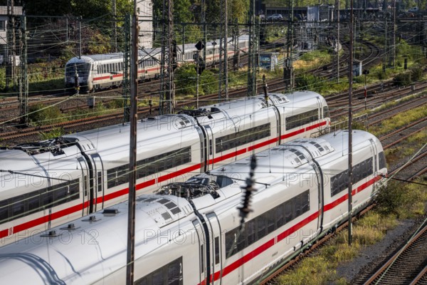 ICE trains on the railway line, IC, Intercity train, north of Düsseldorf main station, North Rhine-Westphalia, Germany