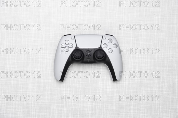 Top Shot white Sony PS5 Playstation Controller on a Resopal plate