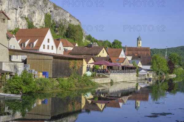 Blick von der alten Holzbrücke auf den Ort, Essing, Bayern, Deutschland