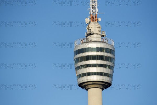 Moderner Turm unter klarem Himmel, Fokus auf strukturelle Details, Fernsehturm, Stuttgart-Degerloch, Baden-Württemberg, Deutschland