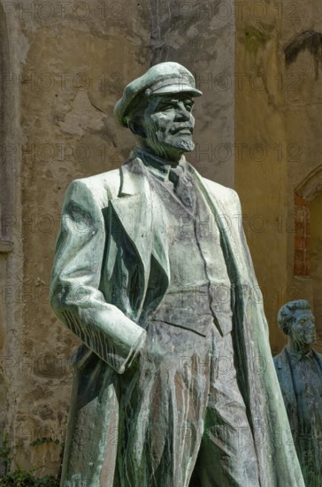 Lenin statue, statue of the founder of the Soviet Union Lenin on the grounds of the former Franciscan monastery in Cheb, Cheb, Eger, Egerland, Bohemia, Czech Republic, Czech Republic