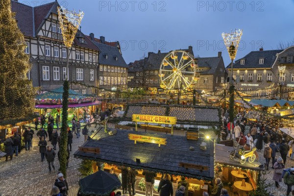 Christmas market in the old town centre of Goslar at dusk, Lower Saxony, Germany