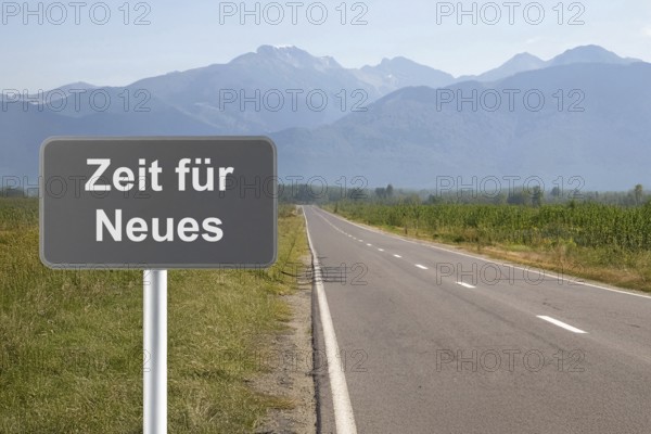(Photomontage) A sign on a country road points in the direction of ZEIT FÜR NEUES