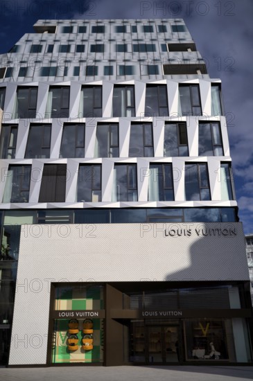 Louis Vuitton Brand Store, logo, retail shop, Dorotheen Quartier, DOQU, shopping mall, Stuttgart, Baden-Württemberg, Germany