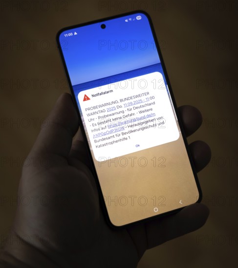 On 11 September 2025 at 11:00 a.m., a test warning appears on a smartphone, issued by the Federal Office of Civil Protection Disaster Assistance, Frankfurt, Heassen, Germany