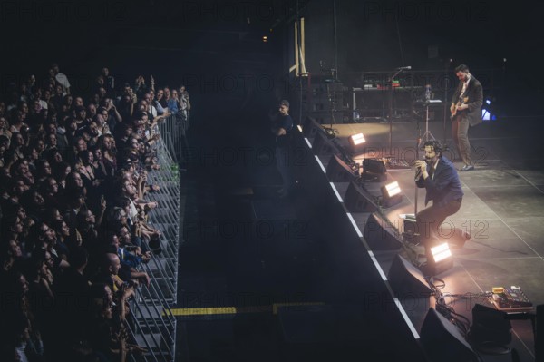 Ben Schneider, singer of Lord Huron live at the Tempodrom Berlin on 08.09.2025