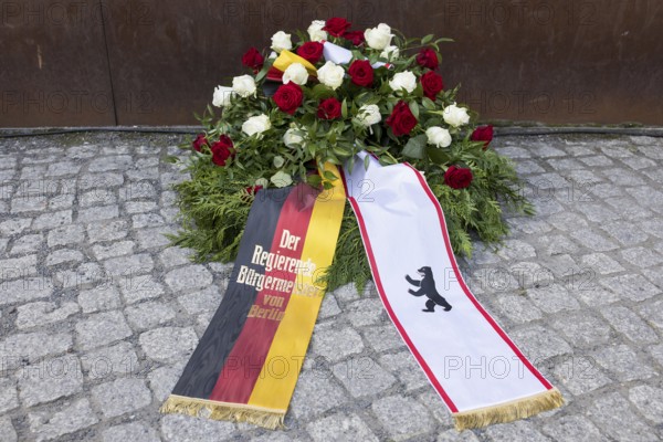 Wreath laid by Kai Wegner (Governing Mayor of Berlin) at a wreath-laying ceremony to commemorate the division of the city from 13 August 1961 to 9 November 1989 and in memory of the victims of tyranny at the Bernauer Strasse memorial, Berlin, 13.08.2025