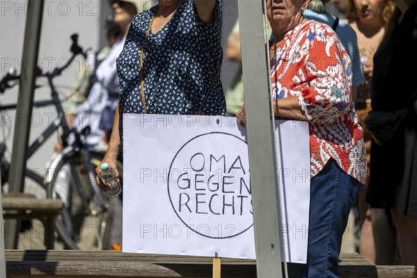 Counter-demonstration against the rally of AfD politician Joachim Paul in Ludwigshafen-Maudach***Picture: Omas gegen Rechts