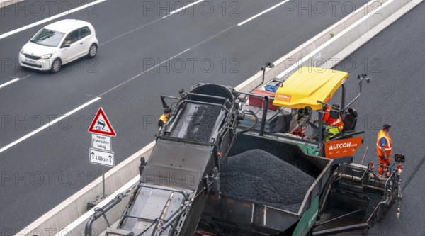 Rehabilitation of the A52 motorway near Essen, an 8 km long section between the Essen-Kettwig junction and the Essen-Ost motorway junction was completely renovated over a period of 9 years, 6 lanes, new drainage pipes, carriageway, bridges, noise barriers, traffic facilities, here the last section, direction Düsseldorf, new carriageway surface, laying of porous asphalt, whispering asphalt, at the Essen-Rüttenscheid junction, North Rhine-Westphalia, Germany