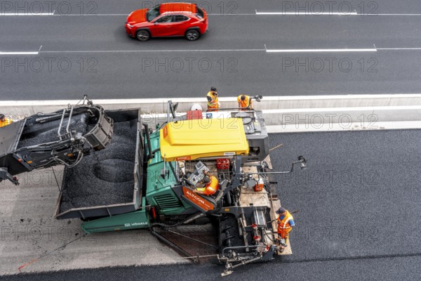 Rehabilitation of the A52 motorway near Essen, an 8 km long section between the Essen-Kettwig junction and the Essen-Ost motorway junction was completely renovated over a period of 9 years, 6 lanes, new drainage pipes, carriageway, bridges, noise barriers, traffic facilities, here the last section, direction Düsseldorf, new carriageway surface, laying of porous asphalt, asphalt paver applies the whispering asphalt, at the Essen-Rüttenscheid junction, North Rhine-Westphalia, Germany