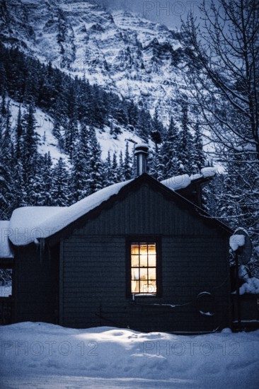 Winter road trip on the Icefields Parkway with lots of snow and ice, Banff National Park, Jasper National Park, Alberta, Canada