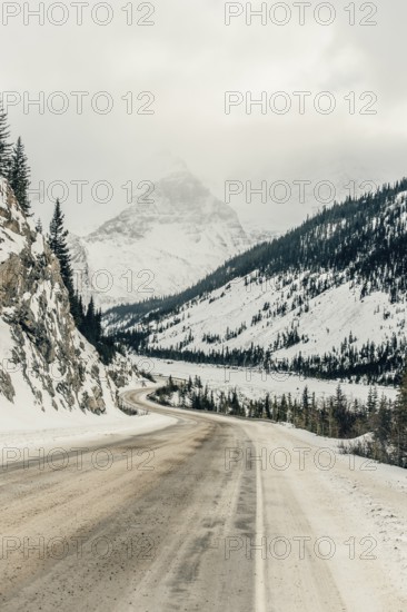 Winter road trip on the Icefields Parkway with lots of snow and ice, Banff National Park, Jasper National Park, Alberta, Canada