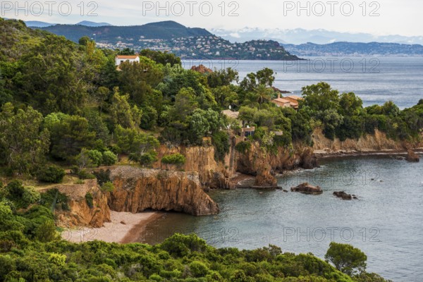 Picturesque coast and red rocks, near Anthéor, Saint-Raphaël, Massif de l'Esterel, Esterel Mountains, Département Var, Cote d'Azur, Provence-Alpes-Côte d'Azur, France