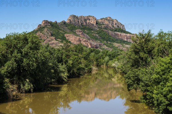 Island with tower and red rocks, Ile d'or, Cap du Dramont, Saint-Raphaël, Massif de l'Esterel, Esterel Mountains, Département Var, Cote d'Azur, Provence-Alpes-Côte d'Azur, France