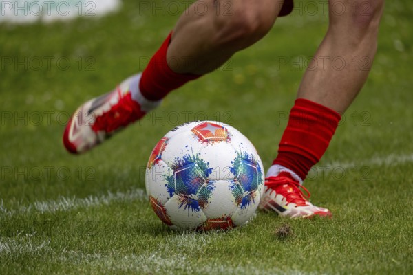 Footballer takes a corner kick***The ball is the official match ball of the Bundesliga and Bundesliga 2 in the 2025/26 season