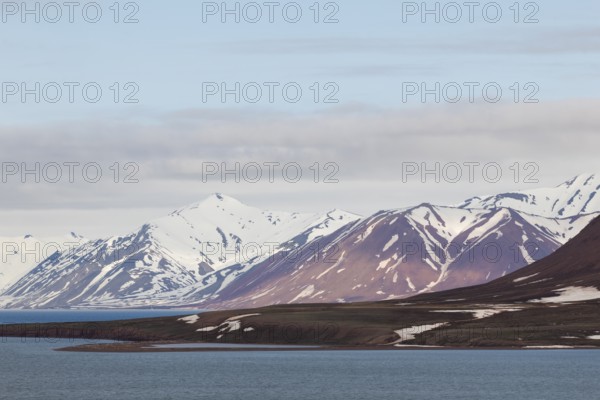 Mountain range, sea, Jotunkjeldene, Spitsbergen, Svalbard