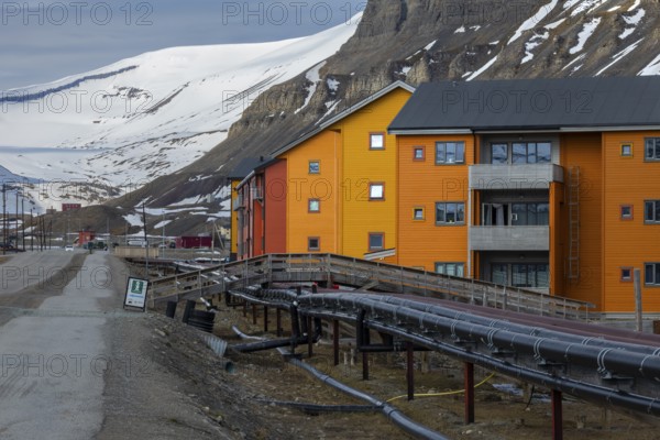Vei 500, colourful houses with exposed supply lines, street, Longyearbyen, Spitsbergen, Svalbard