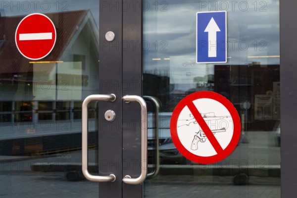 Firearms warning sign, entrance door, retail shop, Longyearbyen, Spitsbergen, Svalbard