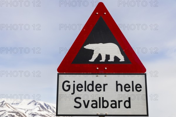 Iceberg warning, signpost, Aventdalen, Longyearbyen, Spitsbergen, Svalbard