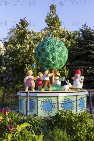 Summer version of the music box with figures by Wendt & Kühn in the centre of Grünhainichen, Erzgebirge, Saxony, Germany