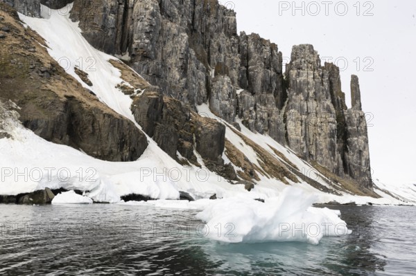 Mountain range, Sea, Alkefjellet, Spitsbergen, Svalbard