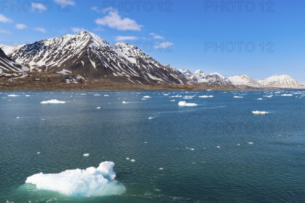 Mountain tops, snow, sea, Konowbreen, Spitsbergen, Svalbard