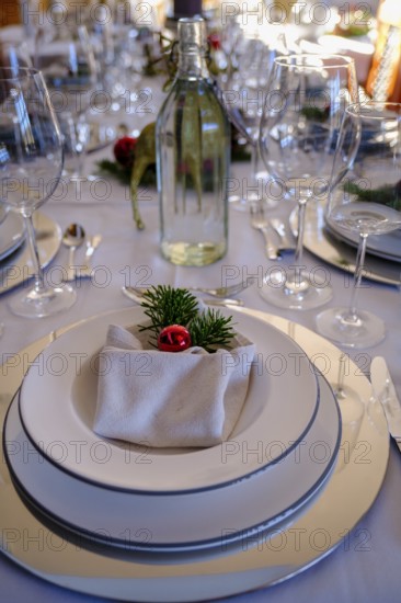 Festive table setting, Christmas table, Christmas decorations, Christmas tree baubles, Christmas, Christmas decoration, Upper Bavaria, Bavaria, Germany