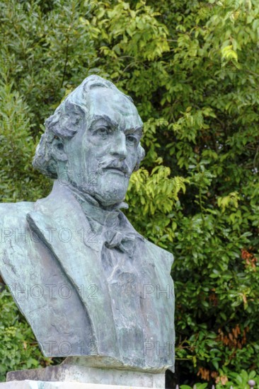 Monument to the poets, poets, Cesare, Vittorio, Gianfranco, Bettelon, lakeside promenade, Bardolino, on Lake Garda, Veneto, Italy