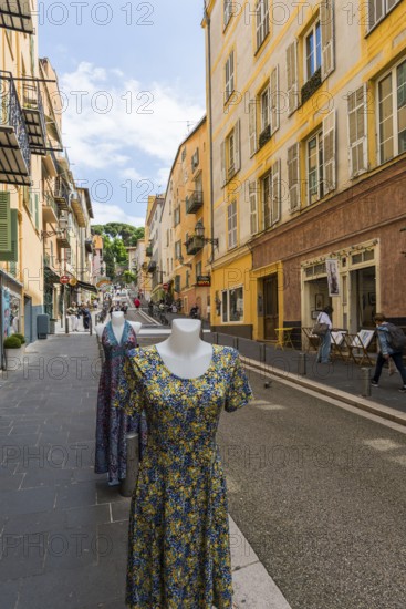 Alley in the old town, Nice, Alpes Maritimes, Provence Alpes Cote d'Azur, French Riviera, South of France, France