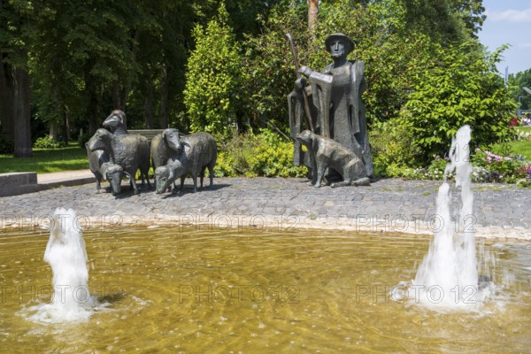 Shepherd's fountain, sculpture, artist Josef Rikus, front fountain, fountain, Bad Lippspringe, climatic spa town, Westphalia, North Rhine-Westphalia, Germany